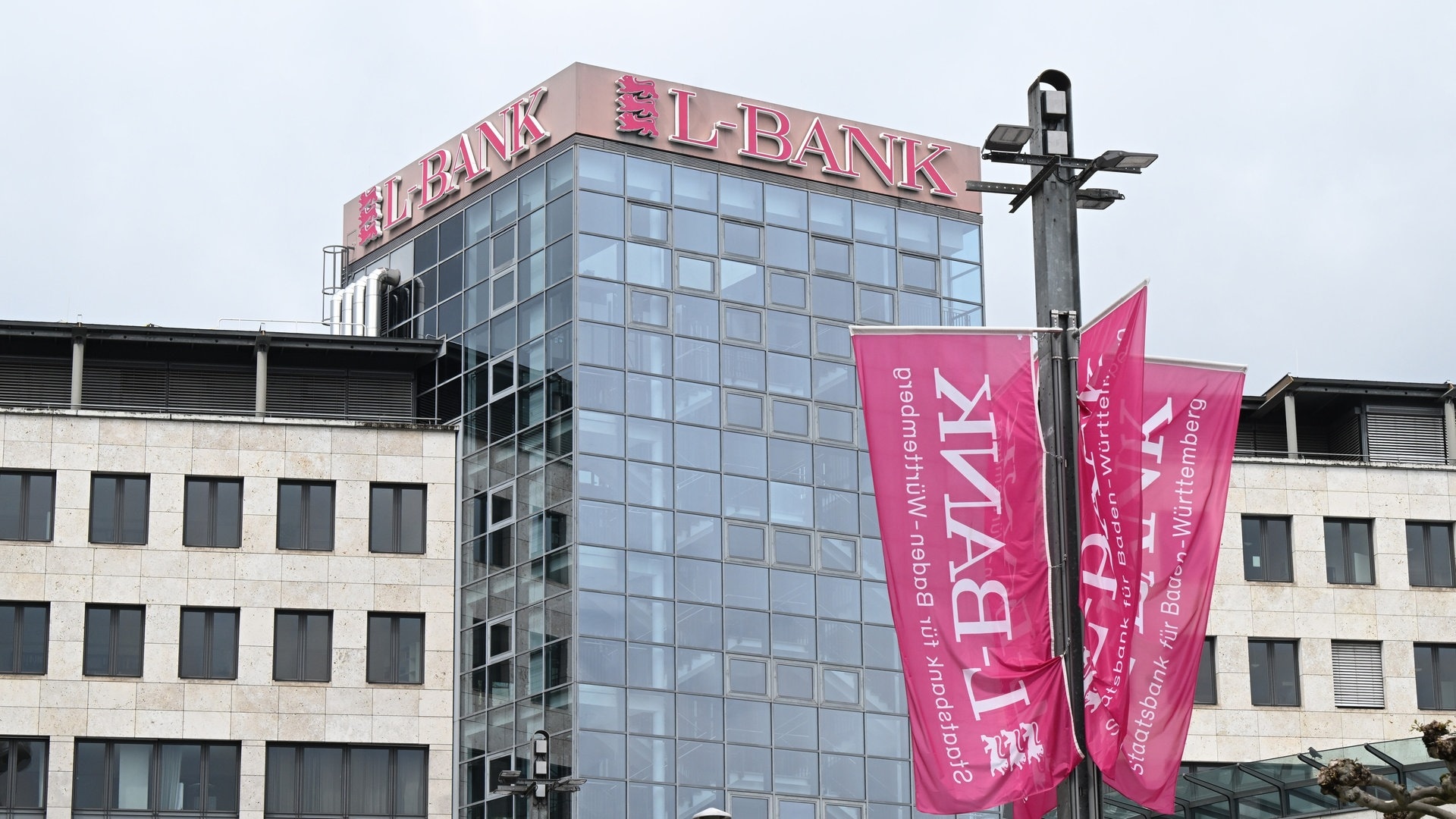 Unberechtigte Corona-Hilfen für Verein: Ministerium sieht Fehler bei L-Bank