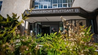 Das Stuttgarter Landgericht von außen. Hier wird momentan ein Raserprozess verhandelt. Im März 2025 sind zwei Frauen durch ein illegales Autorennen gestorben.