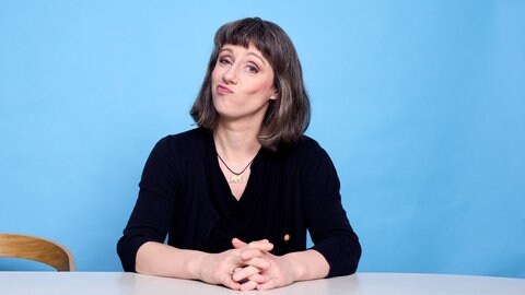 Die Host des Podcasts "Fakt ab! Eine Woche Wissenschaft", Charlotte Grieser
