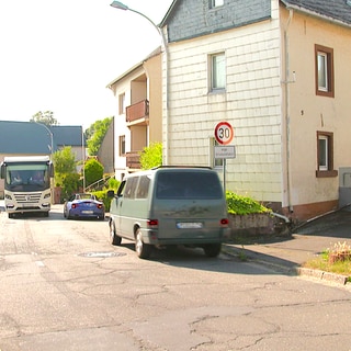 Die Roeser Straße in Kaifenheim