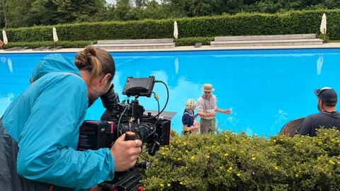 Das Mineralfreibad in Bad Wimpfen (Kreis Heilbronn) ist Drehort für eine KiKa-Serie. Grund dafür ist die historische Kulisse des Bades.