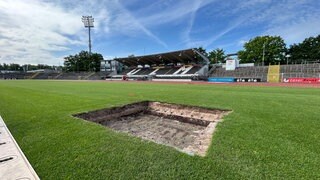 15 verdächtige Stellen haben die Experten im Donaustadion identifiziert. Bis Freitag soll feststehen, ob es sich um Weltkriegsbomben handelt.