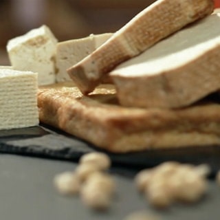 Tofu-Engpass: Warum das Trendprodukt überall ausverkauft ist. Zu sehen ist Tofu gewürfelt.