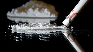 Der Fahrschüler hatte nach Angaben der Polizei vor der Fahrt Kokain konsumiert. Das stellte sich nach einem Drogen-Screening nach dem Unfall heraus. (Symbolbild)