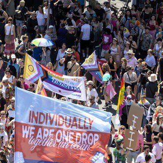 Tausende feiern beim Christopher Street Day in Mainz