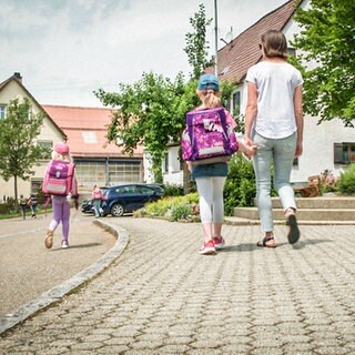 Eltern von Grundschulkindern haben eine Petition gestartet, dass der Alb-Donau-Kreis die Kosten für die Bustickets wieder übernimmt.