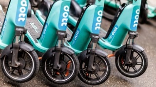 In der Region Heilbronn-Franken sorgen E-Scooter weiter für Diskussionen. Es gibt viele Unfälle und Verstöße.  