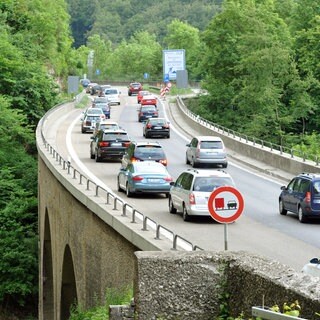 der Drackensteiner Hang beim Albaufstieg der A8