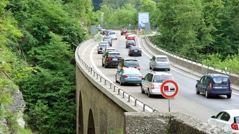 der Drackensteiner Hang beim Albaufstieg der A8