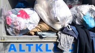Auch in Trier laufen nach Angaben des Zweckverbands Abfallwirtschaft (A.R.T) immer wieder Container über. Unter anderem deshalb will der der A.R.T die ausrangierten Klamotten künftig einsammeln.