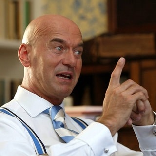 Der niederländische Politiker Pim Fortuyn galt als tabuloser Polemiker, eine schillernde und widersprüchliche Persönlichkeit – ud Wegbereiter des Rechtspopulismus in Europa. 2002 wurde er ermordet.