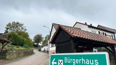 Im Bürgerhaus in Würzweiler im Donnersbergkreis finden immer die Gemeinderatssitzungen statt. Bislang ohne Bürgermeister.