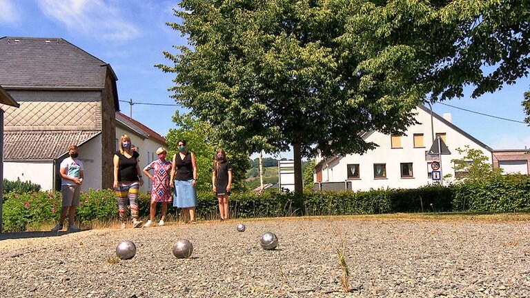 Hierzuland Biebelhausen hartgesottene Boulespielgruppe