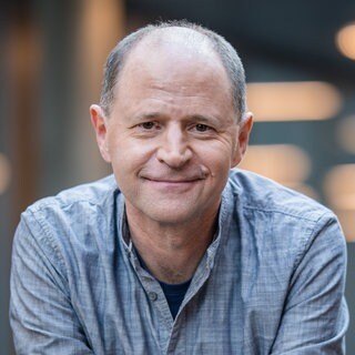 Patrick Neelmeier aus dem SWR1 Team moderiert zusammen mit Doro Büttner die Sendung "Guten Morgen Baden-Württemberg"