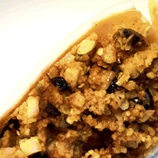 Tintenfischtube gefüllt mit Couscous