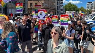 Teilnehmer des CSD in Pforzheim