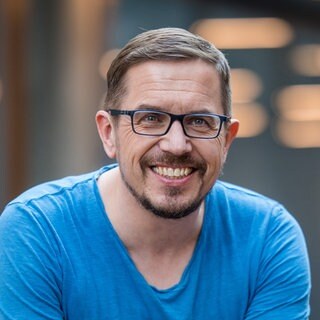 Ingo Lege aus dem SWR1 Team moderiert zusammen mit Lena Sterr die Sendung SWR1 Guten Morgen Baden-Württemberg