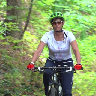 Radfahrerin im Schönbuch