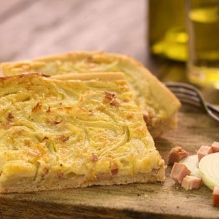 Zwiebelkuchen mit Speck