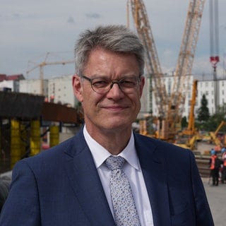 Bundesverkehrsminister Patrick Schnieder (CDU) hat Bundesknazler Merz darum gebeten, entlassen zu werden. 