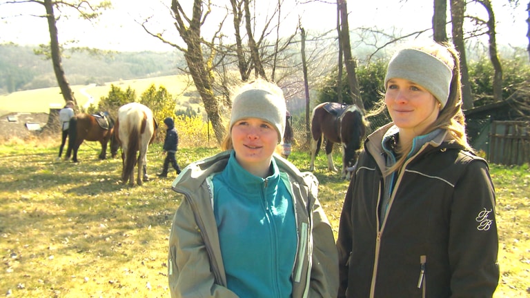Zwillingsschwestern Alina und Laura Schaefges