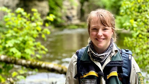 Mareike Matt ist die derzeitige Wutach-Rangerin. Auf ihren Touren gut an der Uniform zu erkennen. 
