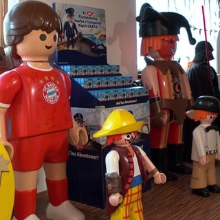 Achim Wille sammelt extragroße Playmobilfguren