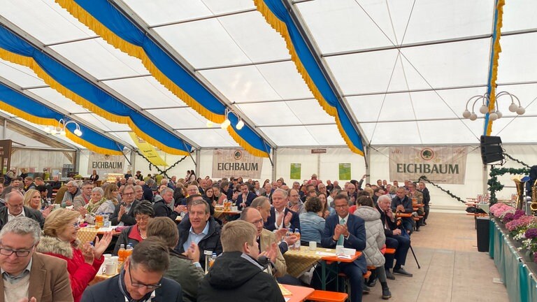 Baden-Württembergs Minister für ländlichen Raum Peter Hauk im Maimarkt-Festzelt