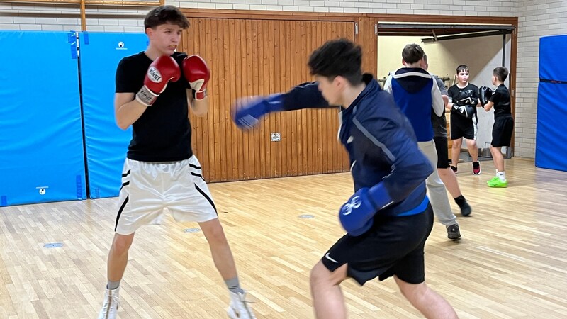 In der Sporthalle des Hugo Ball-Gymnasiums Pirmasens wird geboxt.