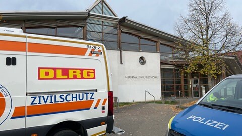 Eine Schule steht als Notunterkunft während einer Bombenentschärfung zur Verfügung.