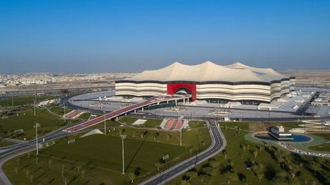 Das Al-Bayt-Stadion ist ein Fußballstadion mit schließbarem Dach in der katarischen Küstenstadt al-Chaur im Norden des Landes. Das Design wie auch der Name geht auf die Bayt al Sha'ar, den traditionellen Zelten der Nomaden Katars, zurück. Es bietet Platz für 60.000 Besucher bieten. 