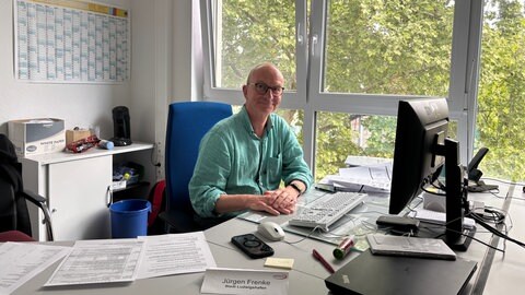 Jürgen Frenke ist Schuldnerberater in Ludwigshafen.