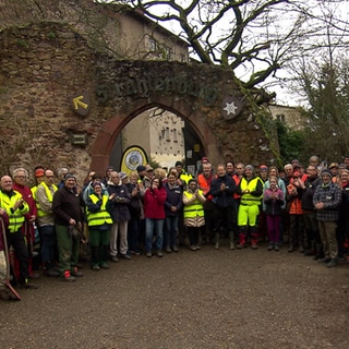 Schreisheimer richten die Strahlenburg wieder her. 