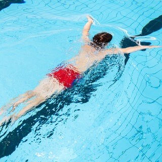 Für 10 Cent ins Freibad und kostenlose Schwimmkurse. Das hat Bürgermeister Andreas Müller und sein Gemeinderat beschlossen.