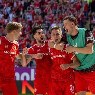 Der 1. FC Kaiserslautern bejubelt den Treffer von Mario Sauer gegen Darmstadt 98