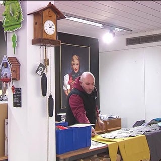 Mann in seinem Geschäft