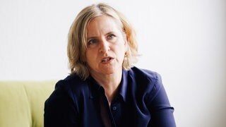 Klimaschutzministerin Katrin Eder (Grüne) warnt die Bundesregierung davor, die Energiewende auszubremsen. (Archivbild)