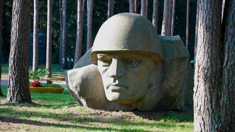 In einem Park in Litauen werden die Monumente aus der Sowjetzeit aufbewahrt.