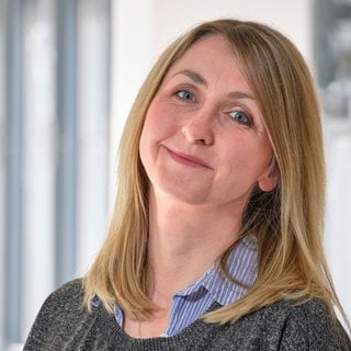 Katharina Kregel ist Reporterin für Hörfunk, Online und Fernsehen beim SWR im Studio Tübingen.