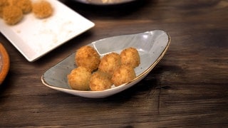 Fertig zubereitete Croquettas de Jamón