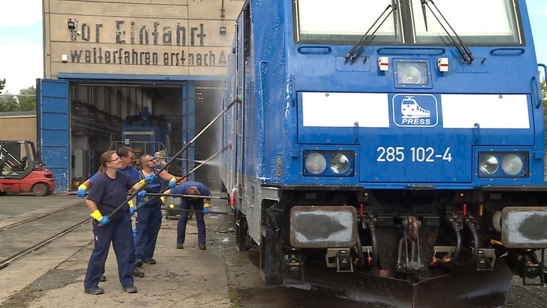 In Espenhain, südlich von Leipzig, betreibt die PRESS einen Rangierbahnhof und eine Werkstatt. Früher wurden hier Fahrzeuge der Braunkohlenindustrie gewartet.