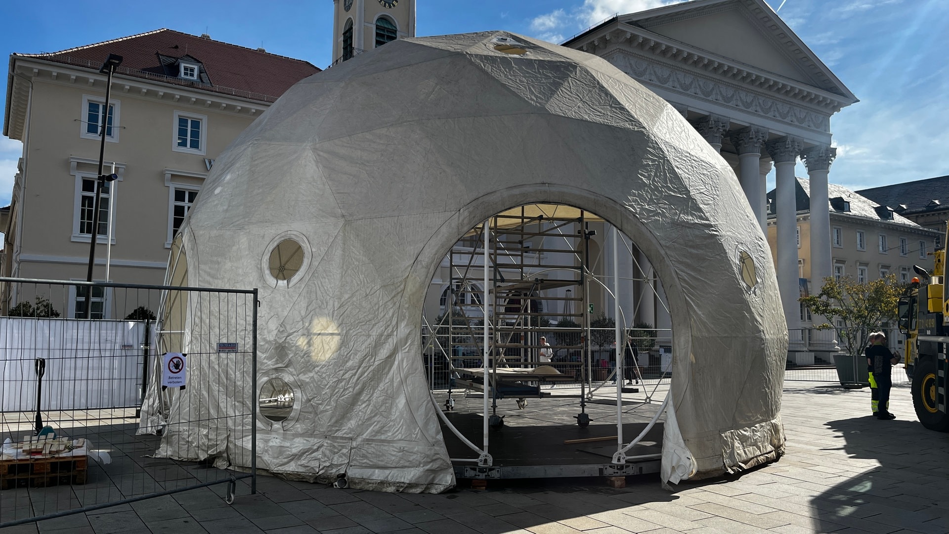 Leben wie auf dem Mars: "Astronauten" wohnen zwei Wochen auf dem Marktplatz