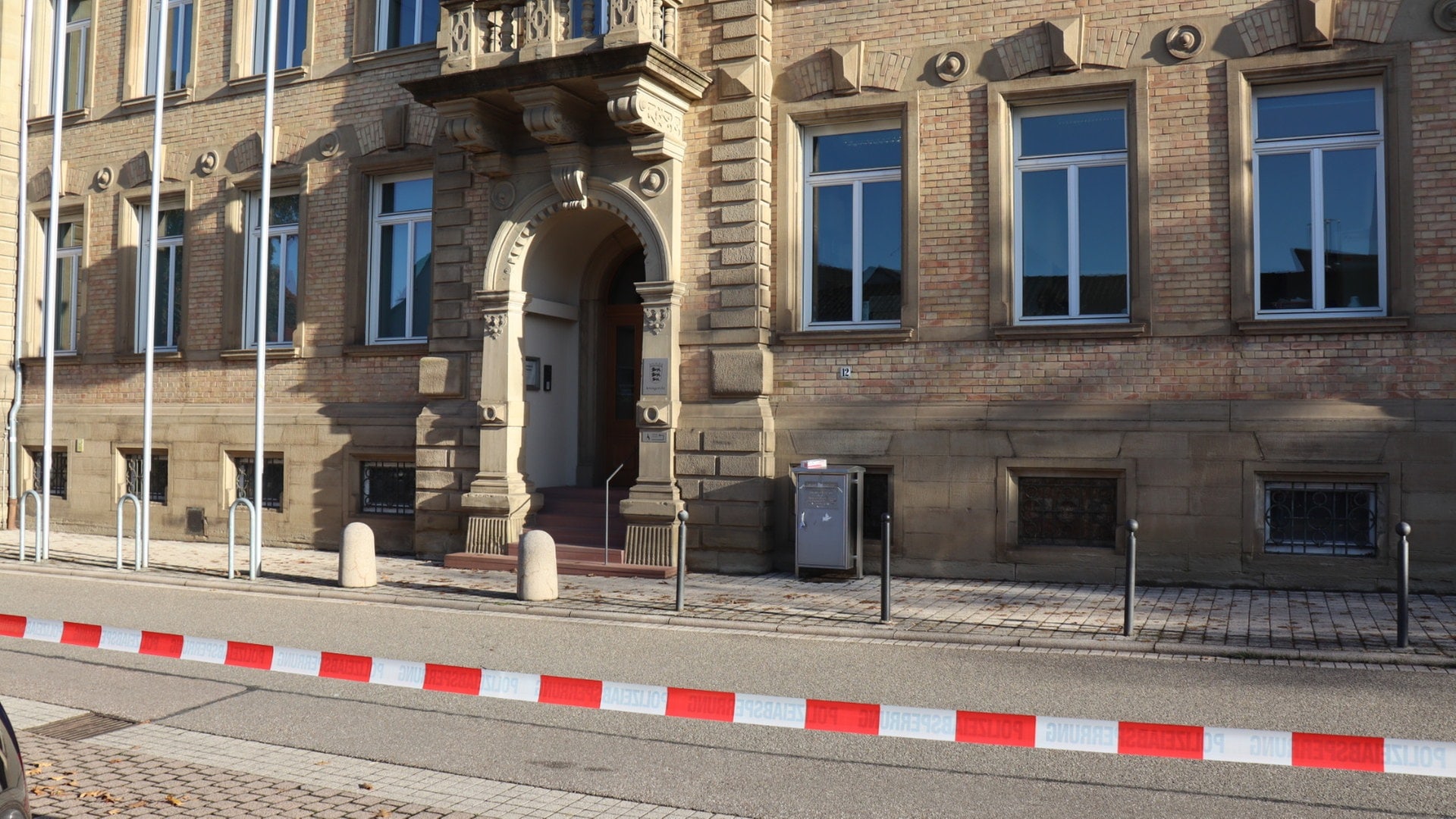 Einsatz am Amtsgericht Sinsheim: Pulverartige Substanz im Briefkasten entdeckt
