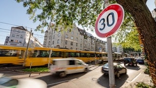Schild mit Tempo 30