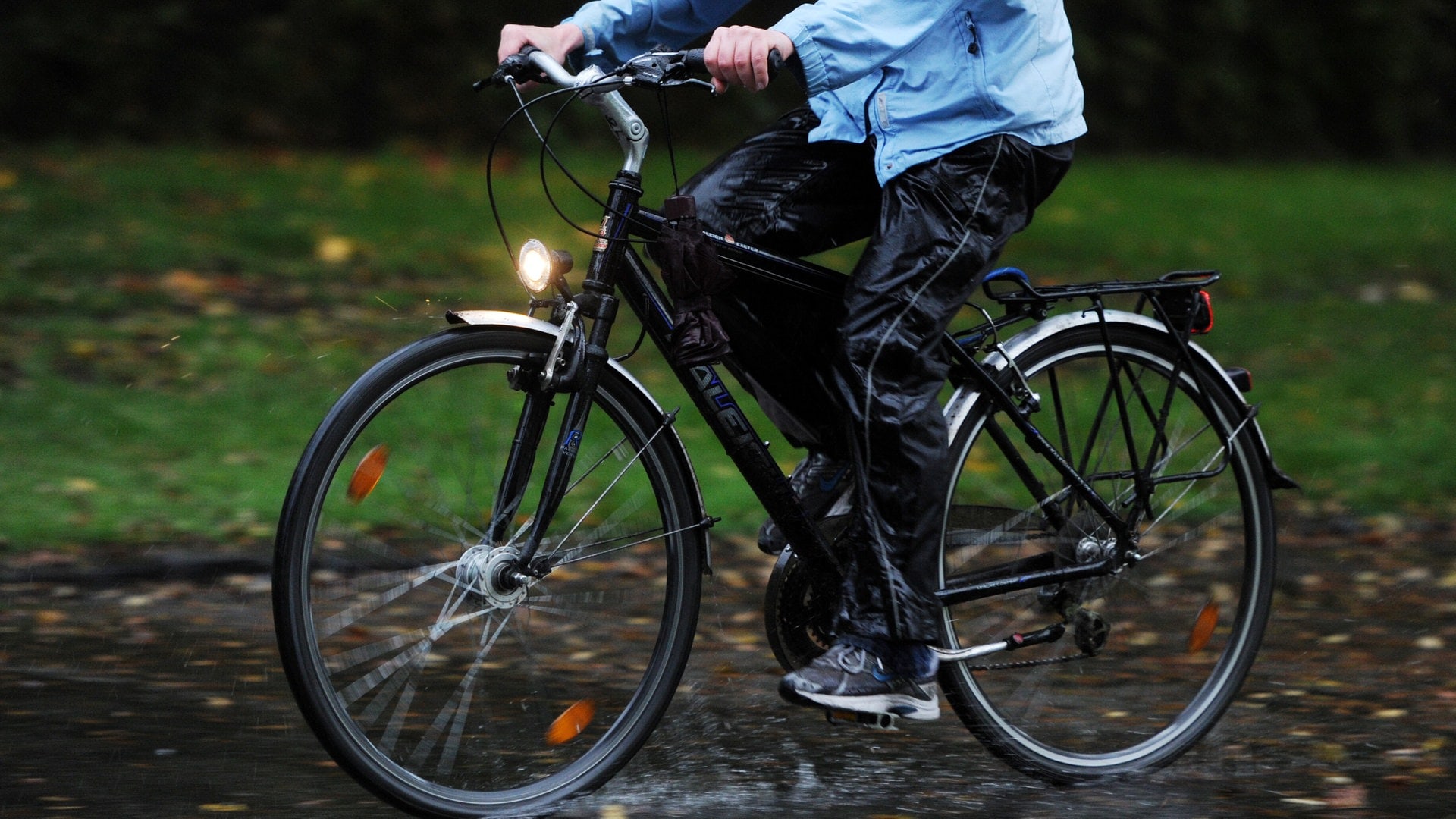 Gefahren für Radfahrer im Herbst – und wie ihr euch davor schützt