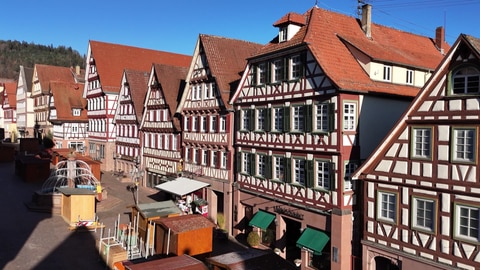 Luftaufnahme des Geburtshauses von Hermann Hesse in Calw.