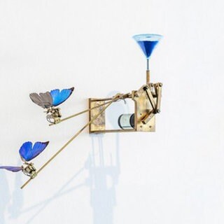 "Die Schmetterlingsschaukel" (1996) Kunst von Rebecca Horn. Aus der Online-Sammlung der Staatlichen Museen zu Berlin.