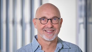 Kay-Uwe Hennig ist Reporter für Hörfunk, Online und Fernsehen beim SWR im Studio Tübingen.