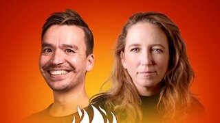 Saskia Nakari und Bob Blume auf dem Podcast-Cover von "Die Schule brennt – Mit Bob Blume"
