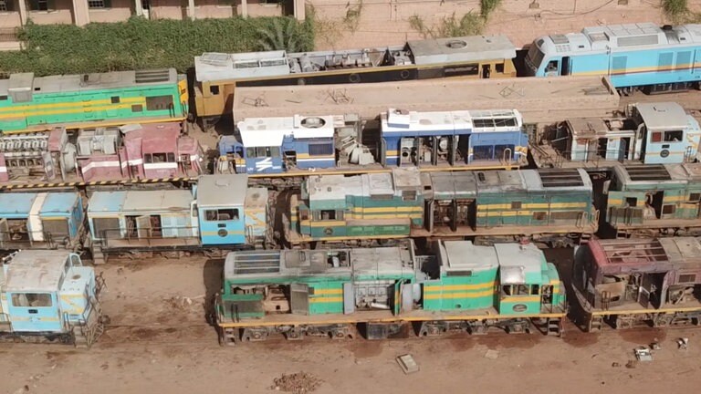 Ein großer Teil der Sudanesischen Lokomotiven ist betriebsunfähig, Mitschuld daran trägt, wegen Ersatzteilmangel, das seit 1997 von den USA verhängte Embargo.